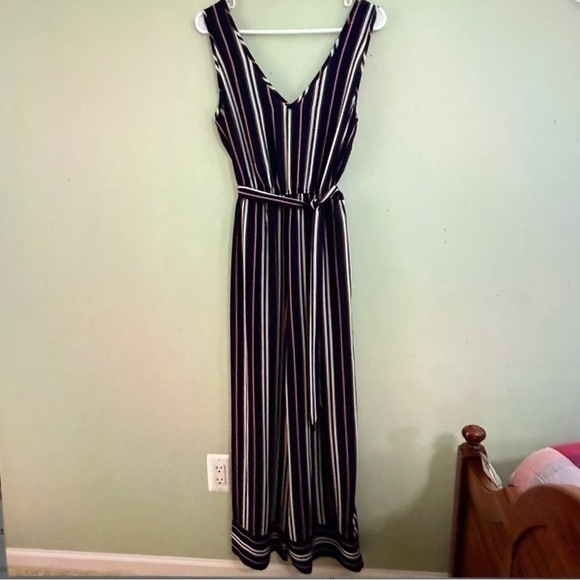 Striped sleeveless jumpsuit with belt wide leg v-neck - Picture 6 of 7